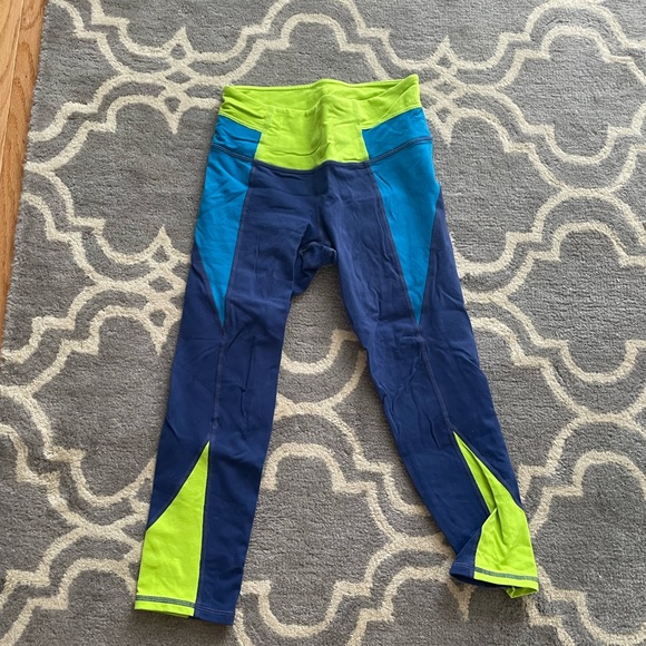 Athleta Colorblock Chaturunga Capri XS - Picture 2 of 5